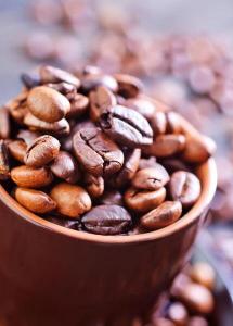 每100克咖啡浸出液含水分99克、单宁8克,适度饮用有益健康